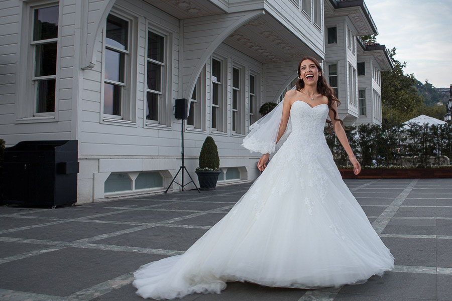 Bride dancing at Les Ottomans