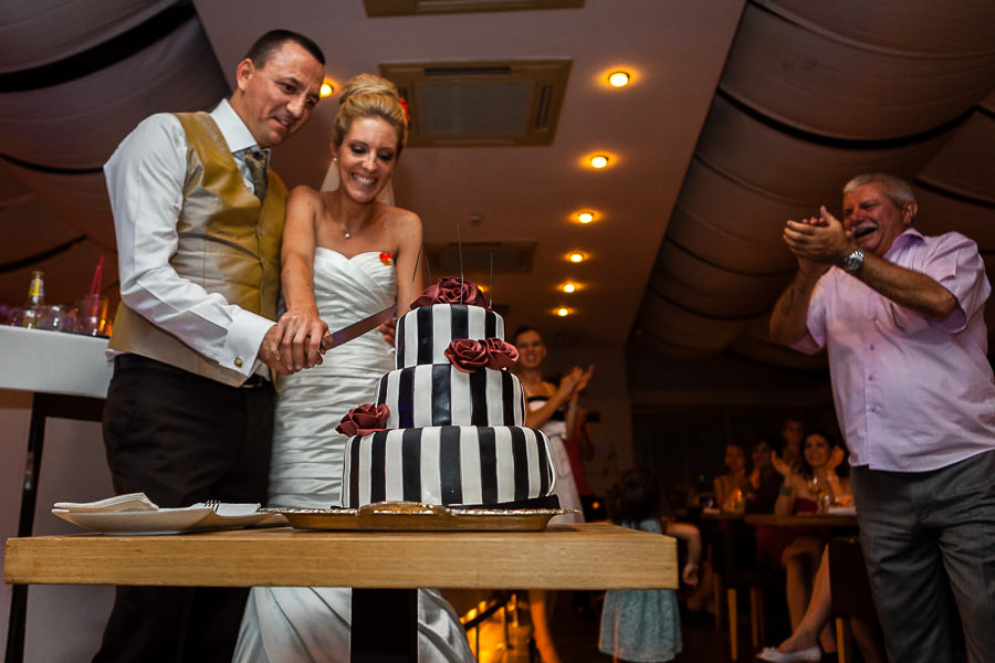 cake cutting at richmond hotel wedding