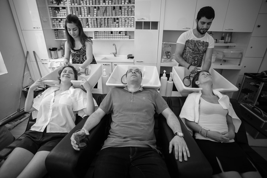 Cubuklu Hayal Kahvesi wedding: bald man joins the bride during hair wash