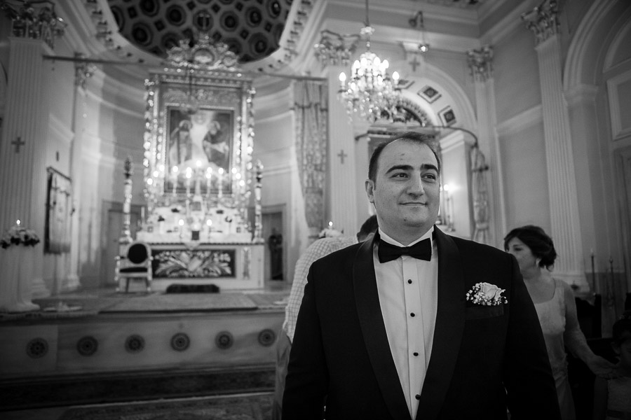 kilise düğününde damat