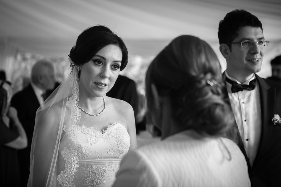 bride welcoming the guests at the coctail 