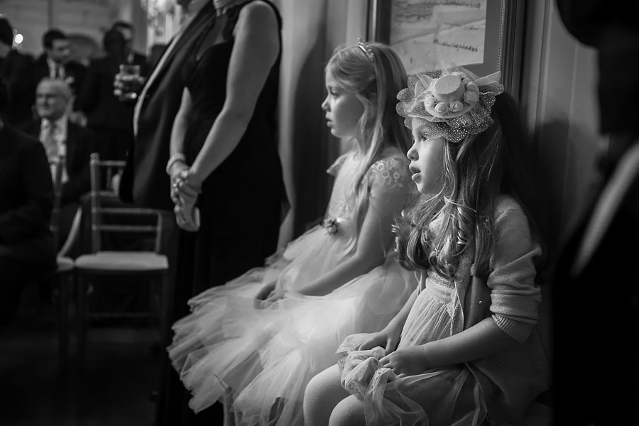 bosphorus palace hotel düğün izleyen küçük kızlar