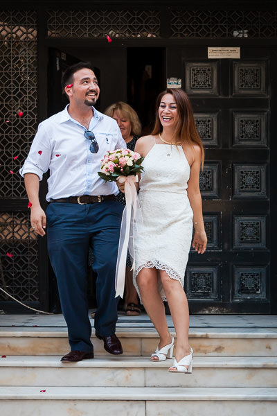 bride and groom leaving home to go to wedding