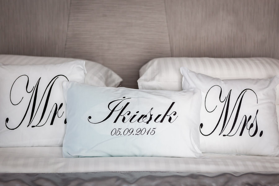  decorated pillows for wedding day