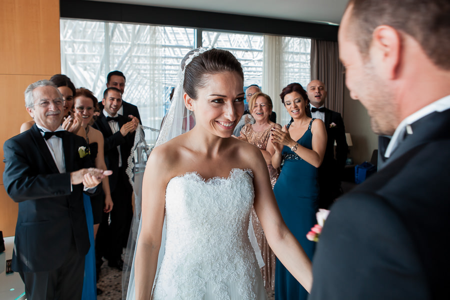 Bride and family during the first look at DoubleTree Hilton Moda wedding