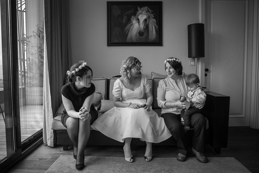 gezi hotel wedding: bride and bridesmaids having a conversation 