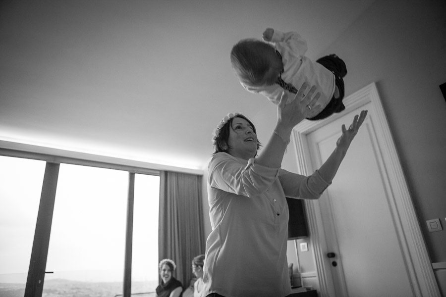 istanbul elopement: mom throwing toddler in the air