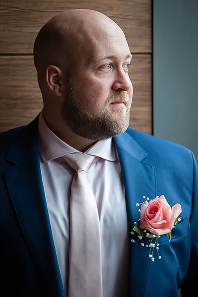 istanbul wedding: groom posing