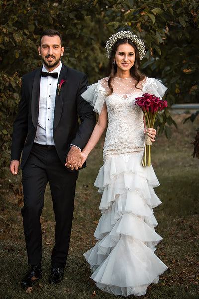 bride and groom walking at cemile sultan korusu