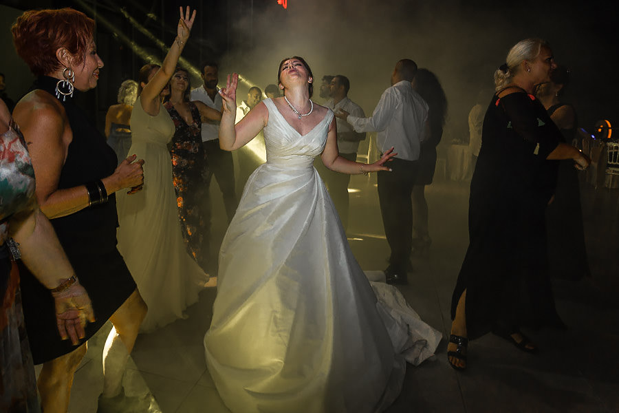bride dancing in istanbul wedding