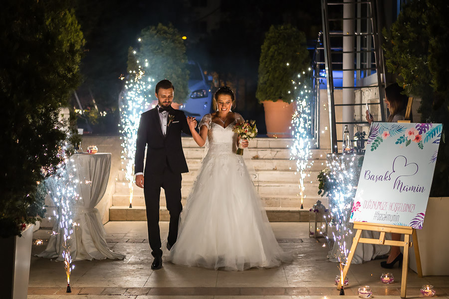 bride and groom sparkler entrance 