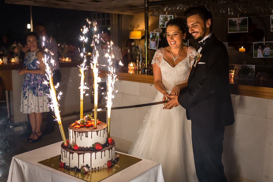 bride and groom cake cutting wedding at sardunya karaköy