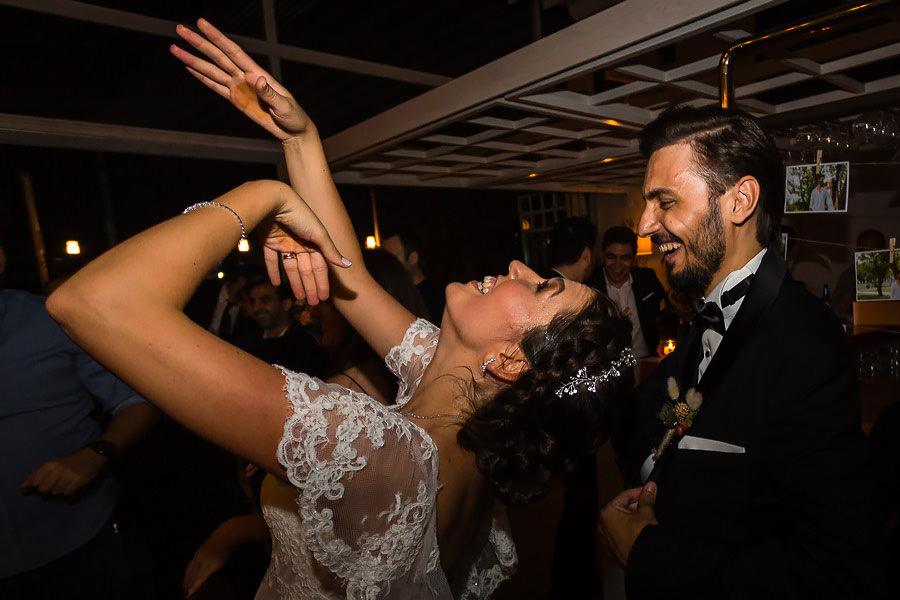 bride and groom on dance floor at sardunya karaköy